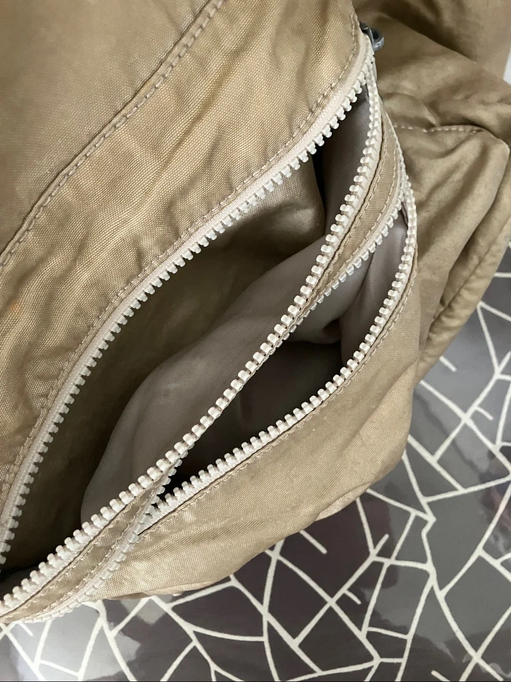 Kipling women ezra